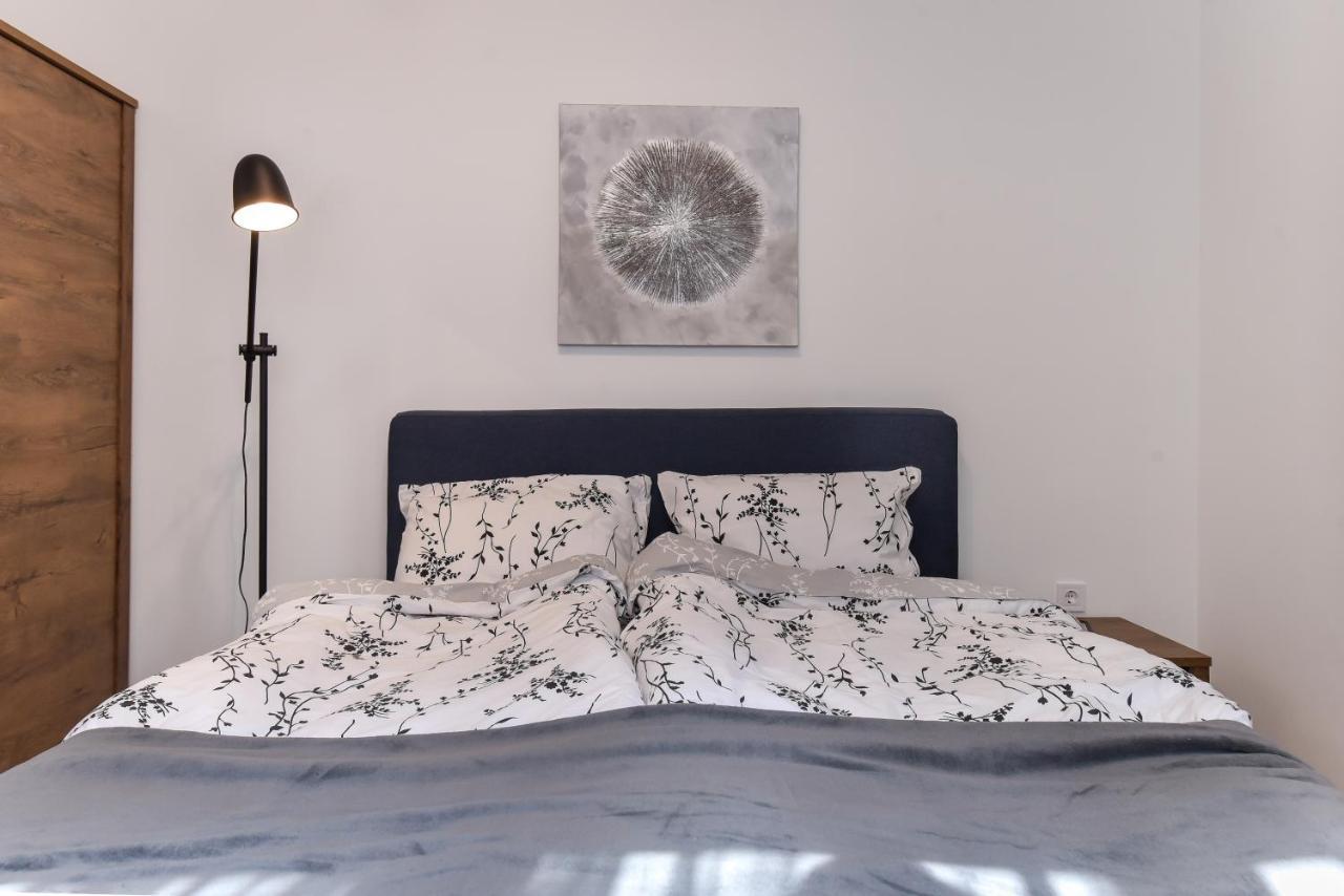 Ferienwohnung Cosy & Renovated 2Bd Flat Near Vitoshka By Flat Mаnager Sofia Exterior foto